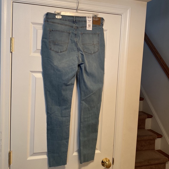 Brand New Denizen High-Rise Skinny Jeans…size 14L - Picture 2 of 8